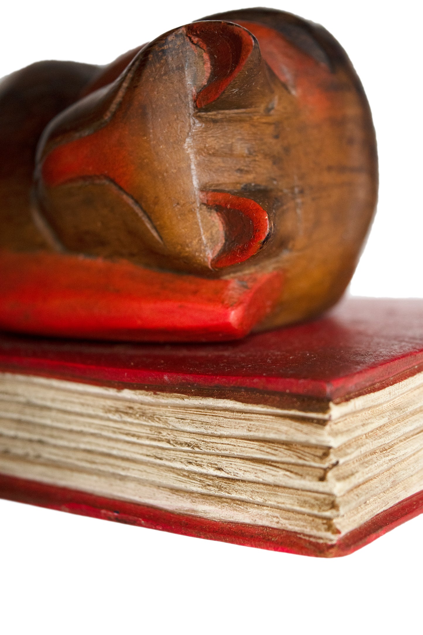 Statuette Vintage en Bois Chat endormi sur un livre