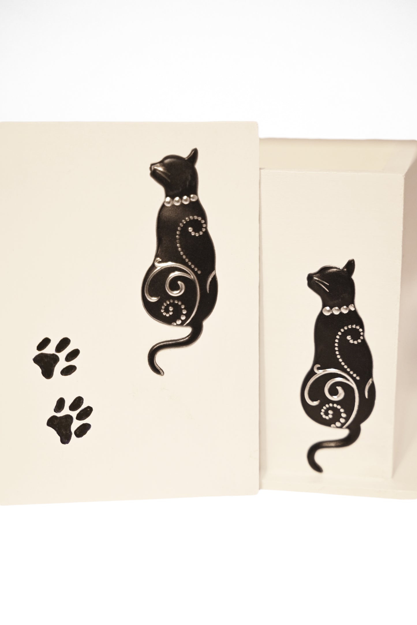 URNE funéraire bois modèle "Arabesque Chat" de couleur Blanc